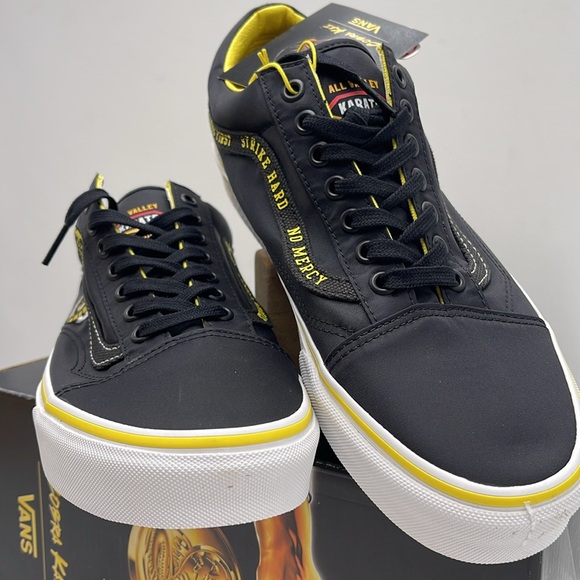 Vans WMNS Old Skool
Cobra Kai Black/Yellow/White 
VN0A3WKT05N
Sneakers - Picture 7 of 16